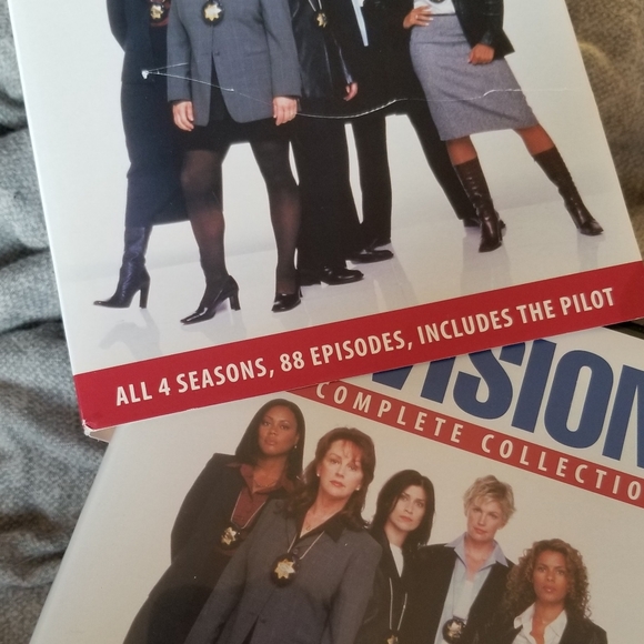 EXTREMELY RARE DVD Box Set "The Division" All female leads. - Picture 15 of 15